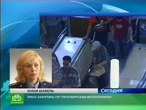 Видеоновость: Мальчик получил перелом на эскалаторе