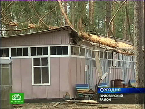 Шквальный ветер разгромил поселок Шквальный ветер разгромил поселок