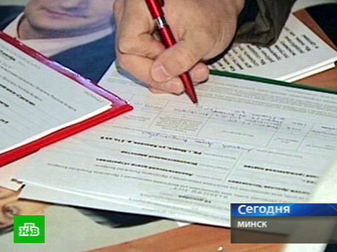 Видеоновость: Сборщики подписей устраивают пикеты