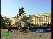 Гости Петербурга осваивают электросамокаты