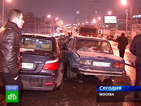Видеоновость: Гололед спровоцировал десятки ДТП