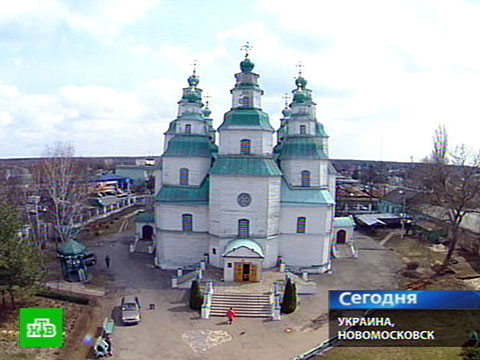 Видеоновость: Деревянный храм стоит чудом