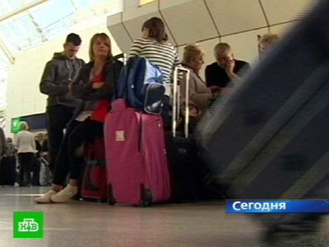 Видеоновость: Тысячи пассажиров застряли в аэропортах