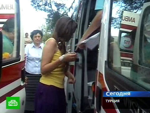 Видеоновость: Россияне отравились алкоголем в Турции