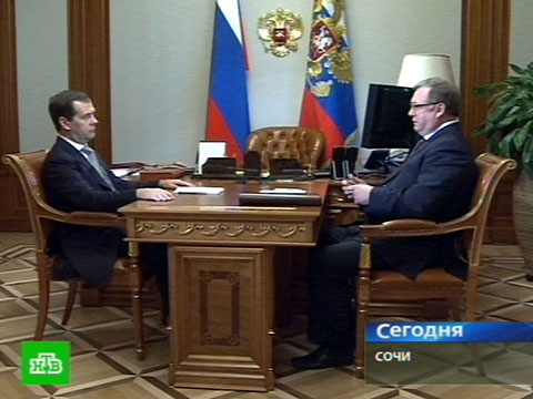 Видеоновость: Медведеву доложили о ситуации на дорогах