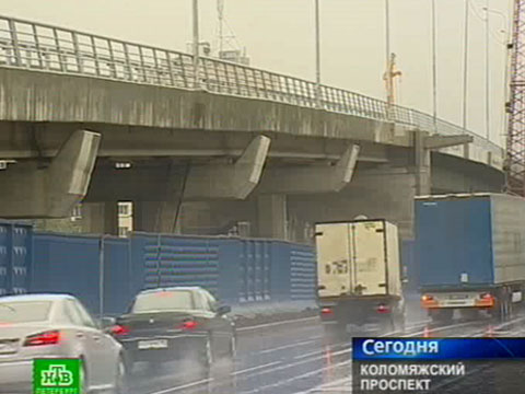 Видеоновость: Над железной дорогой — с ветерком