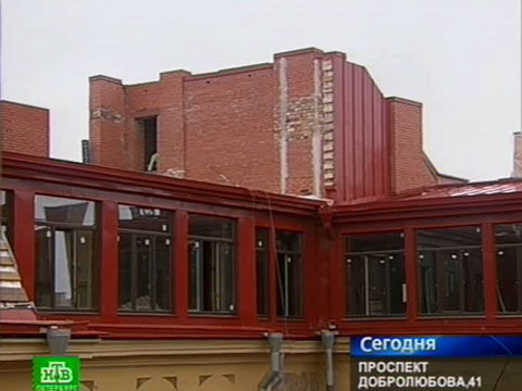 Видеоновость: На проспекте Добролюбова растет незаконная мансарда