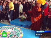 Буддисты разрушили мандалу