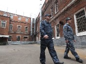 В тюремном свинарнике нашли тела двух зэков