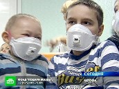 Детей под капельницами привезли на елку
