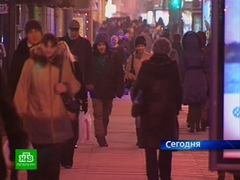 Видеоновость: Летнее время погрузило Петербург в сумрак