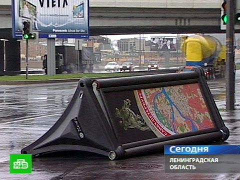 Видеоновость: Жертвой урагана стала новогодняя елка в Питере