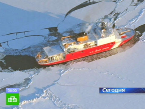 Видеоновость: Российский танкер спешит помочь замерзающим
