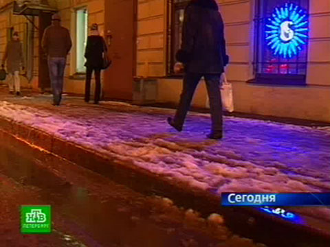 Видеоновость: Чиновники выходят на уборку снега