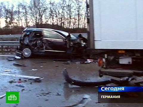 Видеоновость: Гигантская авария в Германии: люди зажаты в покореженном металле