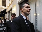 Прохоров пожаловался на унижения в ЦИКе. Из самовыдвиженцев, принесших в Центризбирком по два миллиона подписей в свою поддержку, проблем не возникло только у Михаила Прохорова. Но он все равно называют существующую процедуру «запретительной и унизительной». выборы, выборы президента, Мезенцев, Прохоров, Центризбирком, ЦИК, Явлинский. НТВ.Ru: новости, видео, программы телеканала НТВ Прохоров пожаловался на унижения в ЦИКе. Из самовыдвиженцев, принесших в Центризбирком по два миллиона подписей в свою поддержку, проблем не возникло только у Михаила Прохорова. Но он все равно называют существующую процедуру «запретительной и унизительной». выборы, выборы президента, Мезенцев, Прохоров, Центризбирком, ЦИК, Явлинский. НТВ.Ru: новости, видео, программы телеканала НТВ