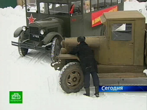 Видеоновость: «Виллисы» с полуторками греют перед стартом
