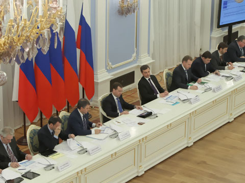 Видеоновость: Медведев напомнил, что не любит бюрократов