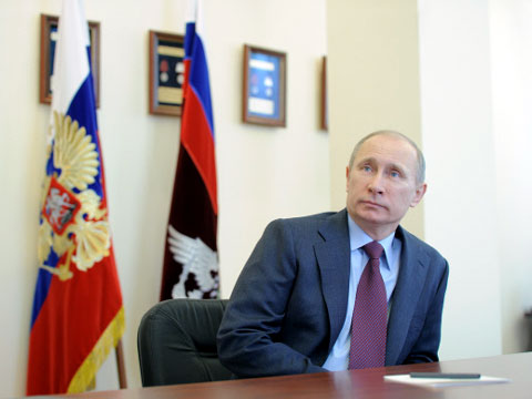 Видеоновость: Путин грозит тюрьмой владельцам резиновых квартир