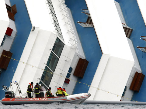 С Costa Concordia подняли <nobr>17-ю</nobr> жертву С Costa Concordia подняли <nobr>17-ю</nobr> жертву