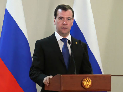 Видеоновость: Медведев похвалил организаторов акций «За честные выборы»
