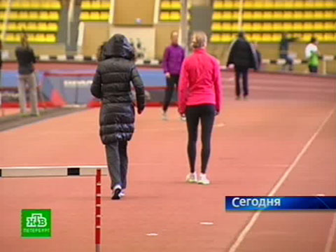 Видеоновость: Атлеты коченеют на старте