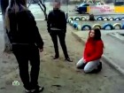 На досуге школьницы ставили подругу на колени и избивали. Среди бела дня старшеклассницы унижали и жестоко избивали сверстницу, заставляя извиняться неизвестно за что. дети, насилие над детьми, школы, эксклюзив. НТВ.Ru: новости, видео, программы телеканала НТВ На досуге школьницы ставили подругу на колени и избивали. Среди бела дня старшеклассницы унижали и жестоко избивали сверстницу, заставляя извиняться неизвестно за что. дети, насилие над детьми, школы, эксклюзив. НТВ.Ru: новости, видео, программы телеканала НТВ