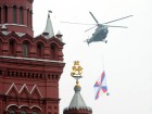 После парада вертолет уронил флаг с двухтонным грузилом. Флаг с двухтонным грузилом упал с вертолета, который возвращался 9 мая с парада на Красной площади. вертолет, курьезы, парад Победы. НТВ.Ru: новости, видео, программы телеканала НТВ После парада вертолет уронил флаг с двухтонным грузилом. Флаг с двухтонным грузилом упал с вертолета, который возвращался 9 мая с парада на Красной площади. вертолет, курьезы, парад Победы. НТВ.Ru: новости, видео, программы телеканала НТВ