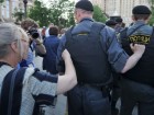Самоубийца с «Баррикадной» показал полицейским стриптиз. Очень странный инцидент произошел в занятом оппозиционерами сквере у станции метро «Баррикадная». задержание, митинги и протесты, оппозиция, полиция, самоубийства. НТВ.Ru: новости, видео, программы телеканала НТВ Самоубийца с «Баррикадной» показал полицейским стриптиз. Очень странный инцидент произошел в занятом оппозиционерами сквере у станции метро «Баррикадная». задержание, митинги и протесты, оппозиция, полиция, самоубийства. НТВ.Ru: новости, видео, программы телеканала НТВ