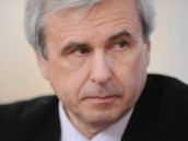 Депутат-«единоросс» предложил приравнять «мигалки» к оружию