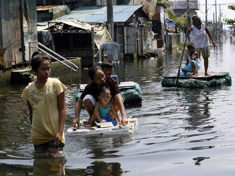 Дожди обернулись для филиппинцев непрекращающимся трауром. дожди, наводнения, Филиппины. НТВ.Ru: новости, видео, программы телеканала НТВ