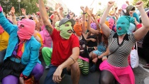 ��� ��������� Pussy Riot ��������� ����� �� ������� ���������. ��� ������� �� Pussy Riot, ���������� ������ ����� �����-������� � ����� ������ ���������, �������� �� ��������� � ���������. Pussy Riot, ��������� � ��������, ���������. ���.Ru: �������, �����, ��������� ���������� ���
