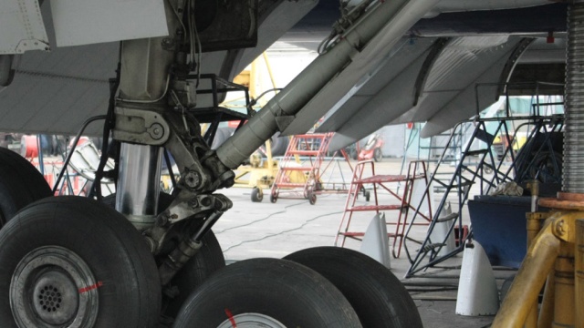 Во Внуково из шасси самолета достали мертвого человека. авиапроисшествия, аэропорты, Внуково, Москва, несчастные случаи, самолеты. НТВ.Ru: новости, видео, программы телеканала НТВ