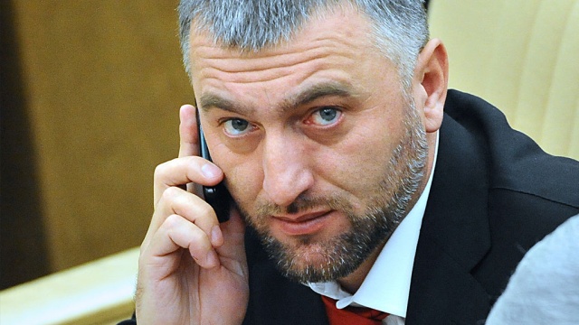 Во время драки в Госдуме чеченский депутат уронил золотой пистолет. Госдума, депутаты, драка, Единая Россия. НТВ.Ru: новости, видео, программы телеканала НТВ