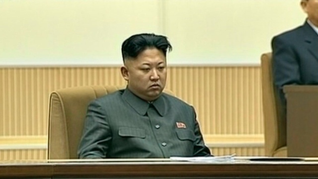 жители северной кореи прыгают в воду чтобы добраться до лодки ким чен ына жители северной кореи прыгают в воду чтобы добраться до лодки ким чен ына