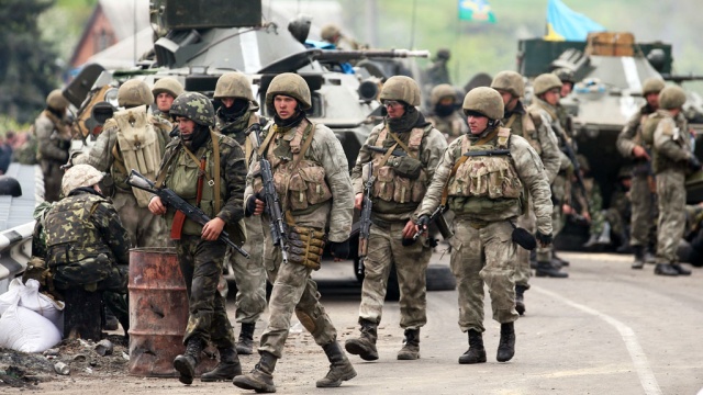  СМИ: бойцы Нацгвардии Украины устроили бунт и пошли на Киев  - фото 1