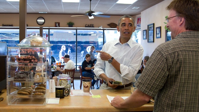 Обама устроил переполох в Белом доме, прогулявшись за чашкой чая. Обама,журналистика,казусы,чай. НТВ.Ru: новости, видео, программы телеканала НТВ