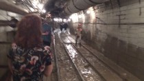 В московском метро сошел с рельсов поезд. аварии в метро, метро, Москва. НТВ.Ru: новости, видео, программы телеканала НТВ В московском метро сошел с рельсов поезд. аварии в метро, метро, Москва. НТВ.Ru: новости, видео, программы телеканала НТВ