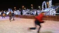 Самый большой в мире искусственный каток открылся на ВДНХ. ВДНХ,Книга Гиннесса,Москва. НТВ.Ru: новости, видео, программы телеканала НТВ Самый большой в мире искусственный каток открылся на ВДНХ. ВДНХ,Книга Гиннесса,Москва. НТВ.Ru: новости, видео, программы телеканала НТВ