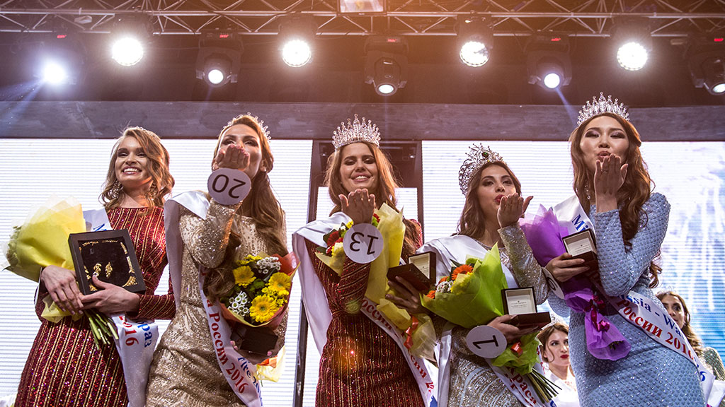 «Красой России — 2016» стала 18-летняя студентка из Екатеринбурга.
Екатеринбург, Москва, женщины, конкурсы красоты.
НТВ.Ru: новости, видео, программы телеканала НТВ «Красой России — 2016» стала 18-летняя студентка из Екатеринбурга.
Екатеринбург, Москва, женщины, конкурсы красоты.
НТВ.Ru: новости, видео, программы телеканала НТВ