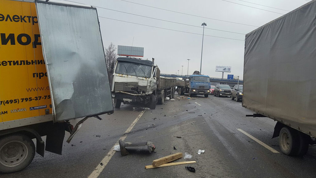 Из-за серьезной аварии затруднено движение на Киевском шоссе в Москве.
ДТП, Москва, автомобили, пробки.
НТВ.Ru: новости, видео, программы телеканала НТВ Из-за серьезной аварии затруднено движение на Киевском шоссе в Москве.
ДТП, Москва, автомобили, пробки.
НТВ.Ru: новости, видео, программы телеканала НТВ
