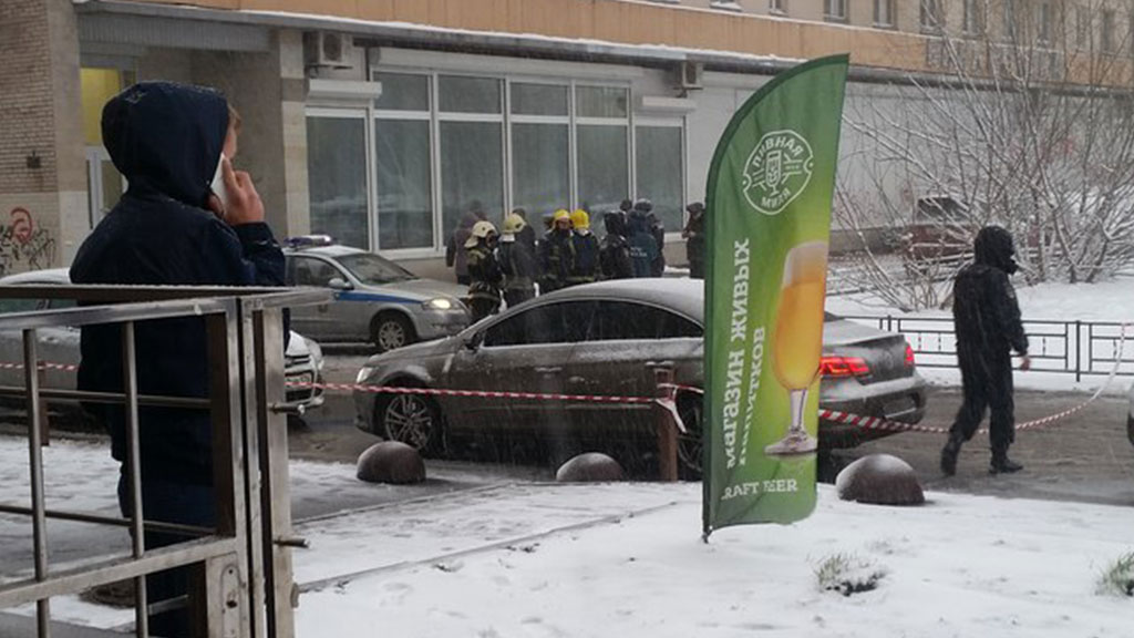 Взрыв в Петербурге: подростку оторвало кисть.
Санкт-Петербург, взрывы.
НТВ.Ru: новости, видео, программы телеканала НТВ Взрыв в Петербурге: подростку оторвало кисть.
Санкт-Петербург, взрывы.
НТВ.Ru: новости, видео, программы телеканала НТВ