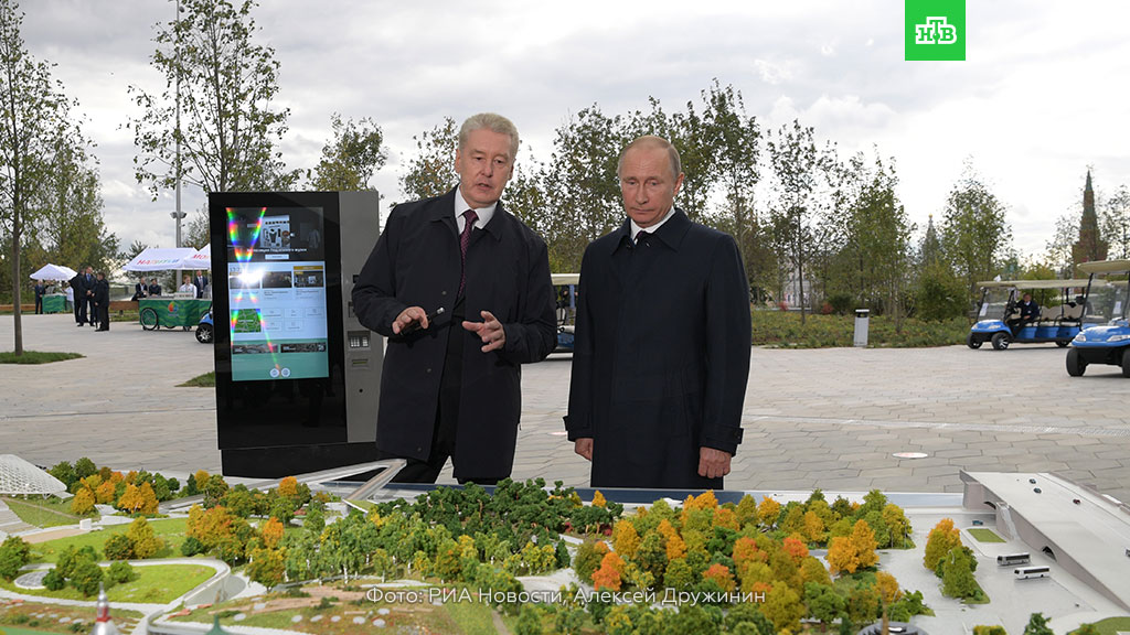 Владимир Путин увидел свой дом на экране кинотеатра в парке «Зарядье».
Москва, Путин, Собянин, парки и скверы.
НТВ.Ru: новости, видео, программы телеканала НТВ Владимир Путин увидел свой дом на экране кинотеатра в парке «Зарядье».
Москва, Путин, Собянин, парки и скверы.
НТВ.Ru: новости, видео, программы телеканала НТВ
