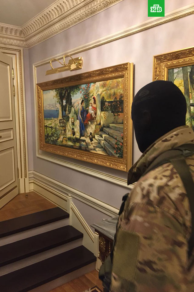 Следователи показали богатства фигуранта дела о хищениях в Эрмитаже.
задержание, Минкульт РФ, хищения, Эрмитаж.
НТВ.Ru: новости, видео, программы телеканала НТВ Следователи показали богатства фигуранта дела о хищениях в Эрмитаже.
задержание, Минкульт РФ, хищения, Эрмитаж.
НТВ.Ru: новости, видео, программы телеканала НТВ