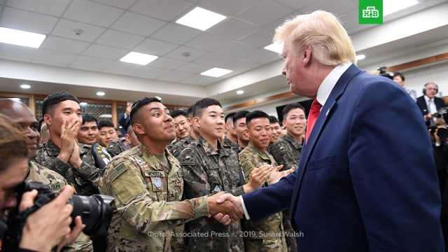 Первый в истории: Трамп по приглашению Ким Чен Ына прошел на территорию КНДР.
Ким Чен Ын, США, Северная Корея, Трамп Дональд, Южная Корея.
НТВ.Ru: новости, видео, программы телеканала НТВ Первый в истории: Трамп по приглашению Ким Чен Ына прошел на территорию КНДР.
Ким Чен Ын, США, Северная Корея, Трамп Дональд, Южная Корея.
НТВ.Ru: новости, видео, программы телеканала НТВ