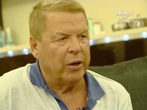 Песня что происходит на свете а просто зима скачать