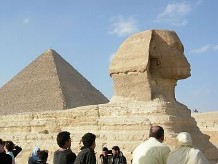 Статуи фараонов "спасаются бегством"