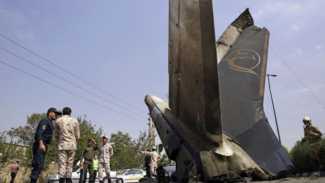 В Иране из падающего самолета выпрыгнули пять человек. Иран,авиационные катастрофы и происшествия. НТВ.Ru: новости, видео, программы телеканала НТВ